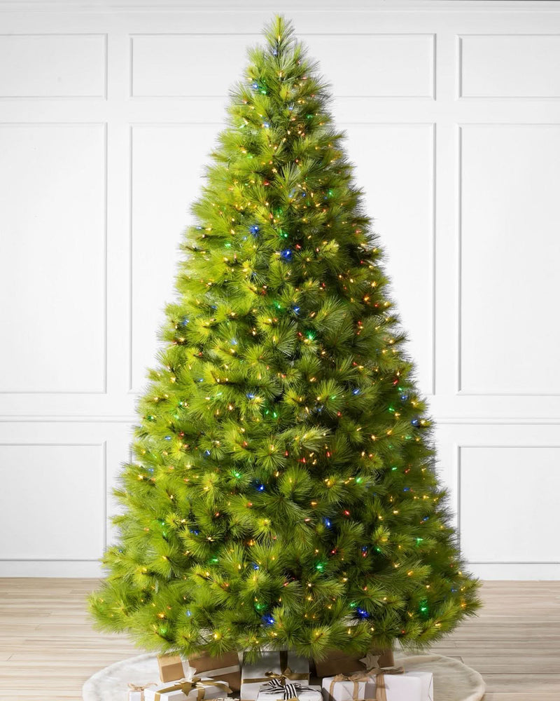 2,10m - Árbol de Navidad verde de pino de Monterey con ramas largas, soporte de metal y micro LED de colores integrados
